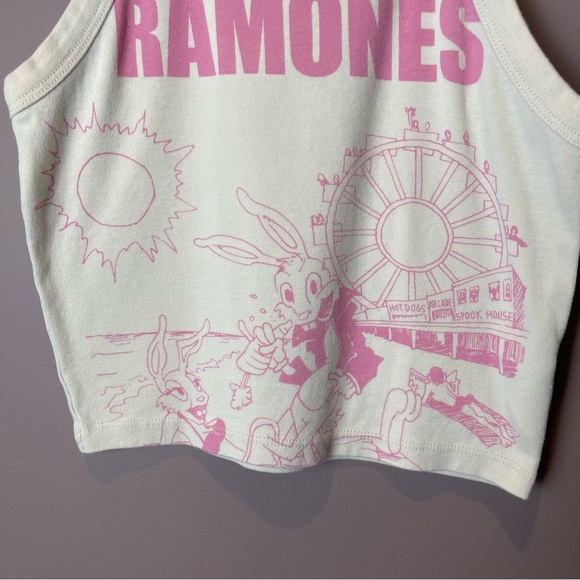 AE Cropped High-Neck Ramones Graphic Tank Top M - Picture 5 of 9